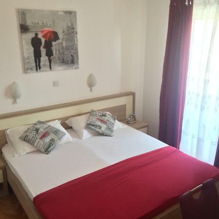 Apartmani Adriatic Ana Novalja Exterior foto
