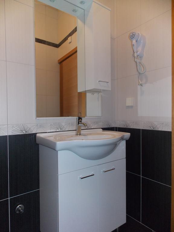 Apartmani Adriatic Ana Novalja Exterior foto