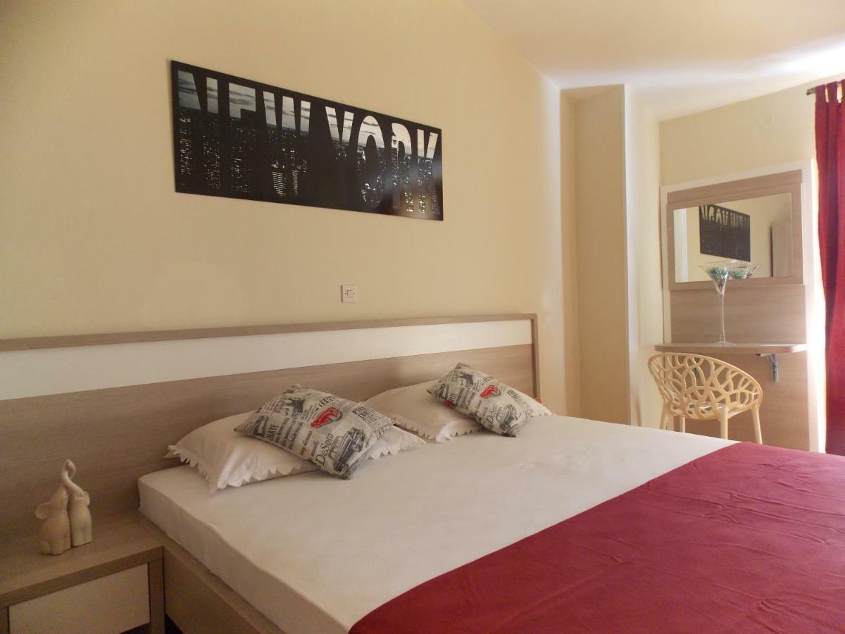 Apartmani Adriatic Ana Novalja Quarto foto